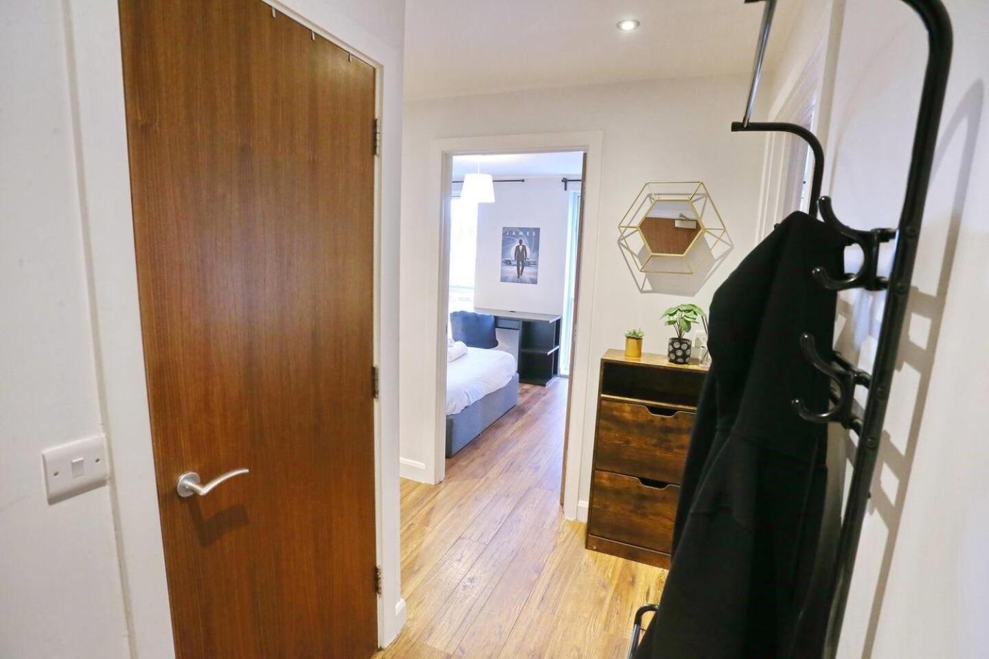Stunning Flat Mins From Shops Centre Pass The Keys Apartment
