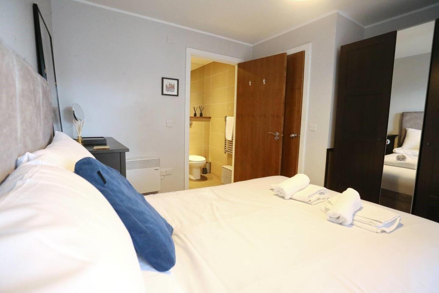 Apartment Stunning Flat Mins From Shops Centre Pass The Keys *