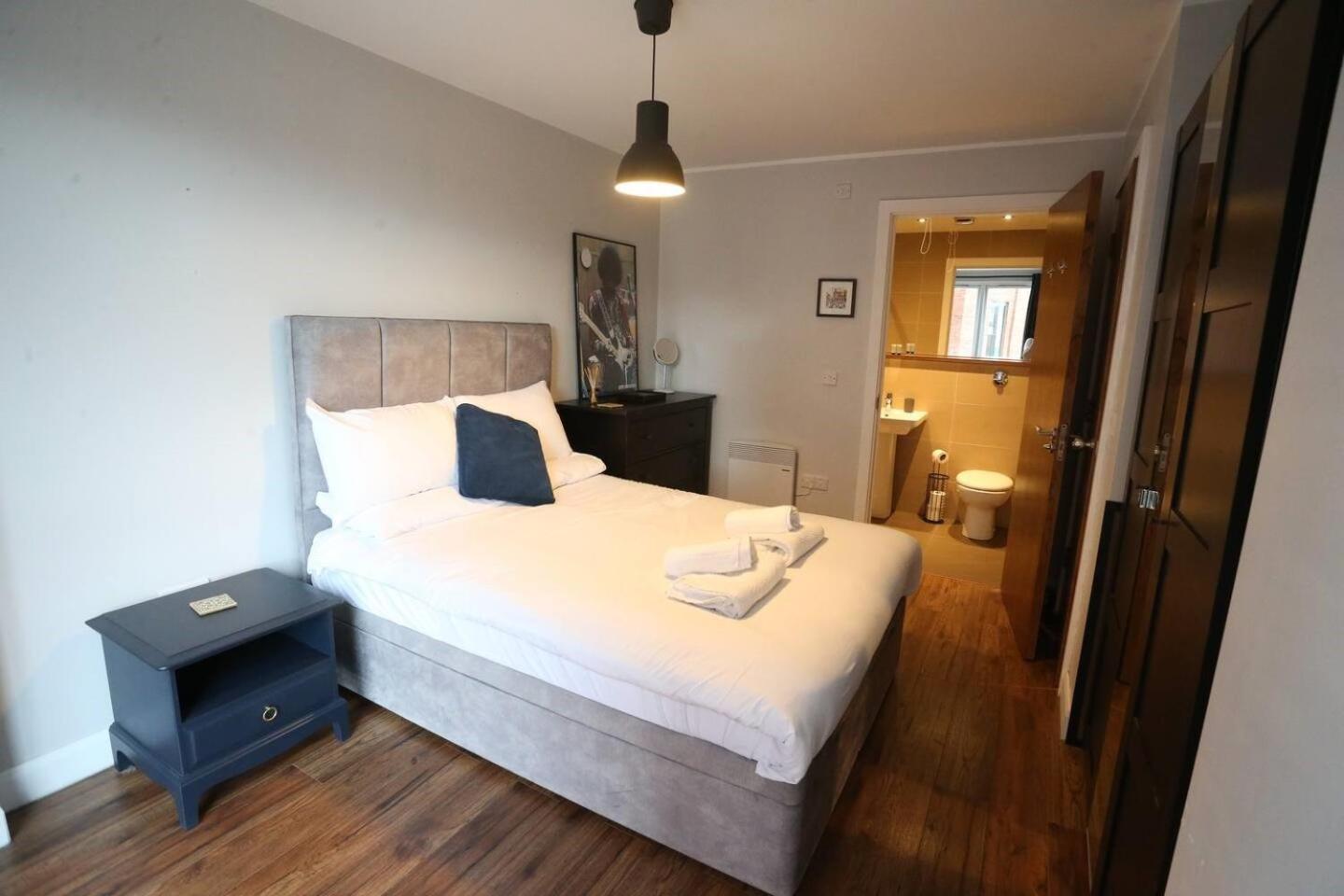 Apartment Stunning Flat Mins From Shops Centre Pass The Keys