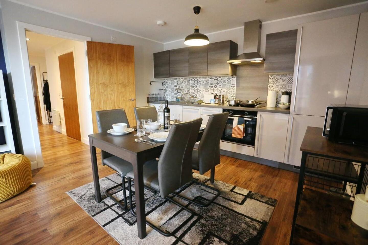 Stunning Flat Mins From Shops Centre Pass The Keys Apartment