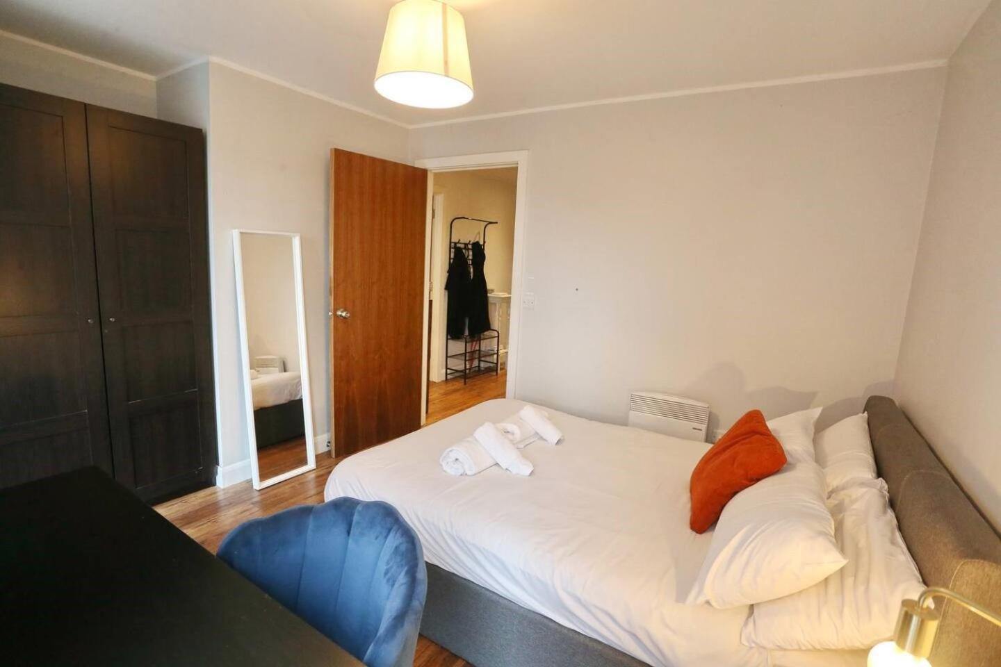 Apartment Stunning Flat Mins From Shops Centre Pass The Keys *