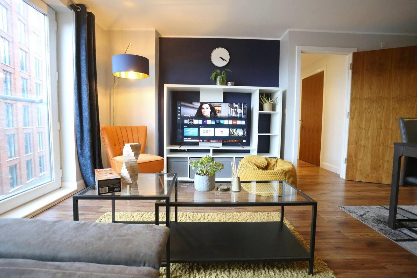 Apartment Stunning Flat Mins From Shops Centre Pass The Keys *