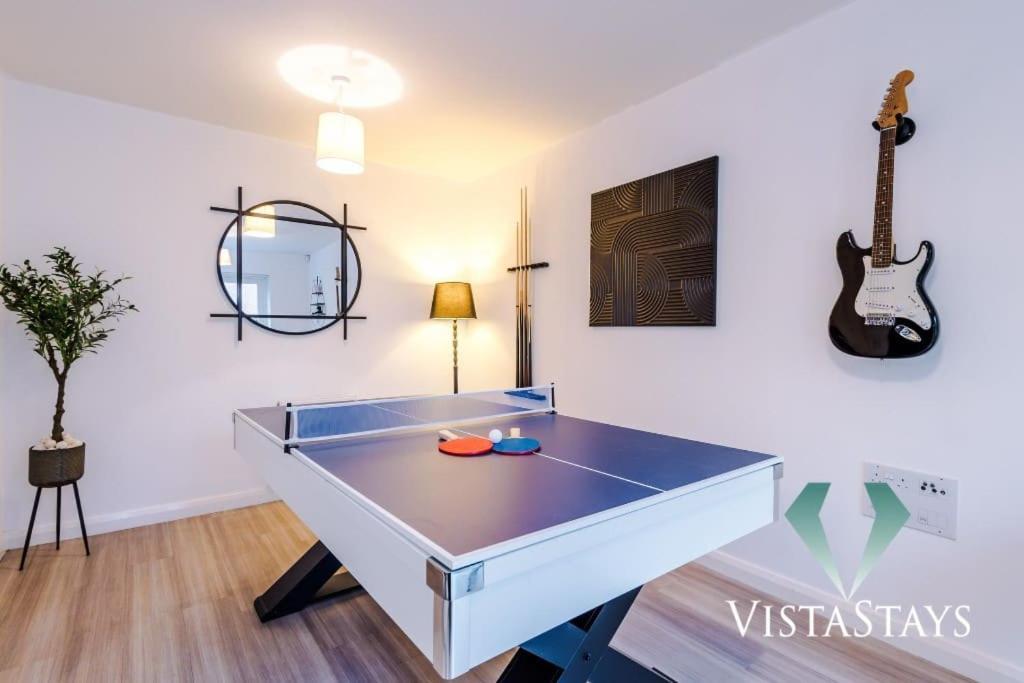 Holiday home Modern 3 Bed House In With Pool Table And Driveway Parking By Vista Short Lets