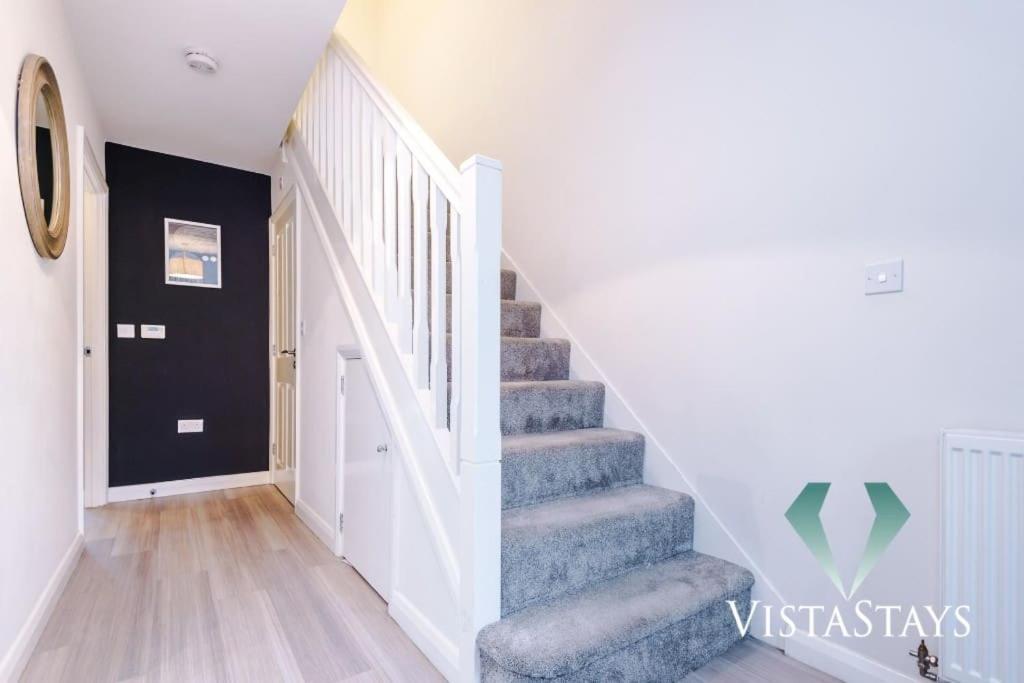 Holiday home Modern 3 Bed House In With Pool Table And Driveway Parking By Vista Short Lets