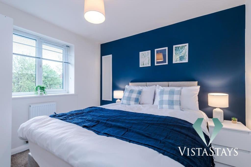 Modern 3 Bed House In With Pool Table And Driveway Parking By Vista Short Lets Holiday home Manchester