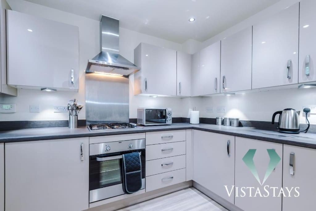 Holiday home Modern 3 Bed House In With Pool Table And Driveway Parking By Vista Short Lets Manchester