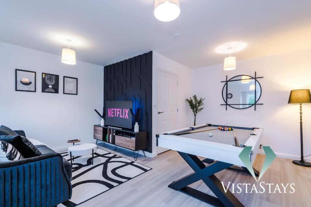 Modern 3 Bed House In With Pool Table And Driveway Parking By Vista Short Lets * Manchester