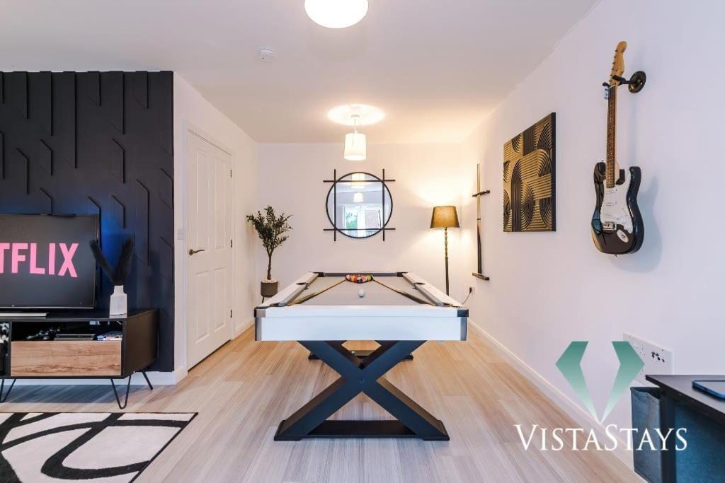 Holiday home Modern 3 Bed House In With Pool Table And Driveway Parking By Vista Short Lets