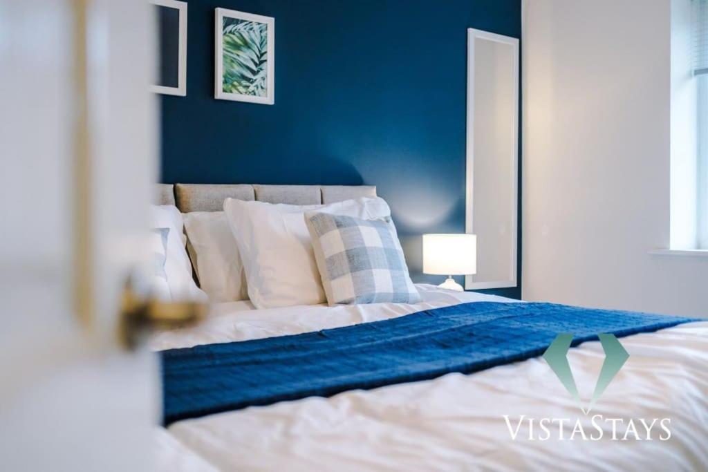 Modern 3 Bed House In With Pool Table And Driveway Parking By Vista Short Lets * Manchester