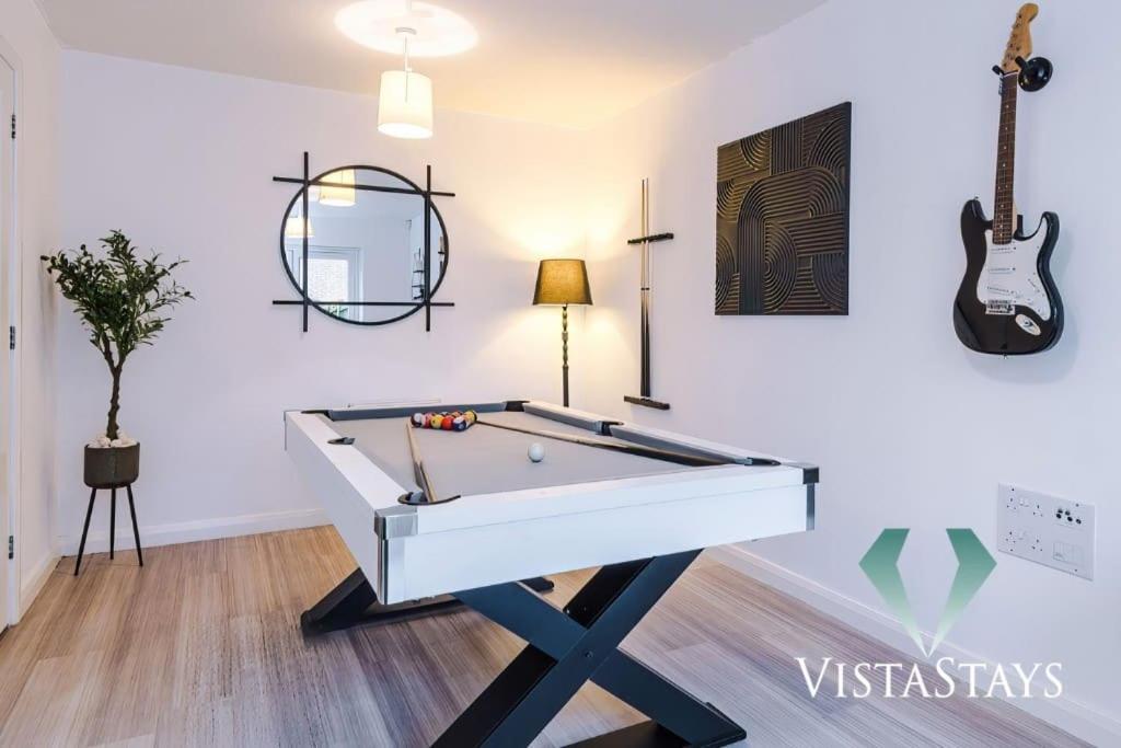 Holiday home Modern 3 Bed House In With Pool Table And Driveway Parking By Vista Short Lets Manchester