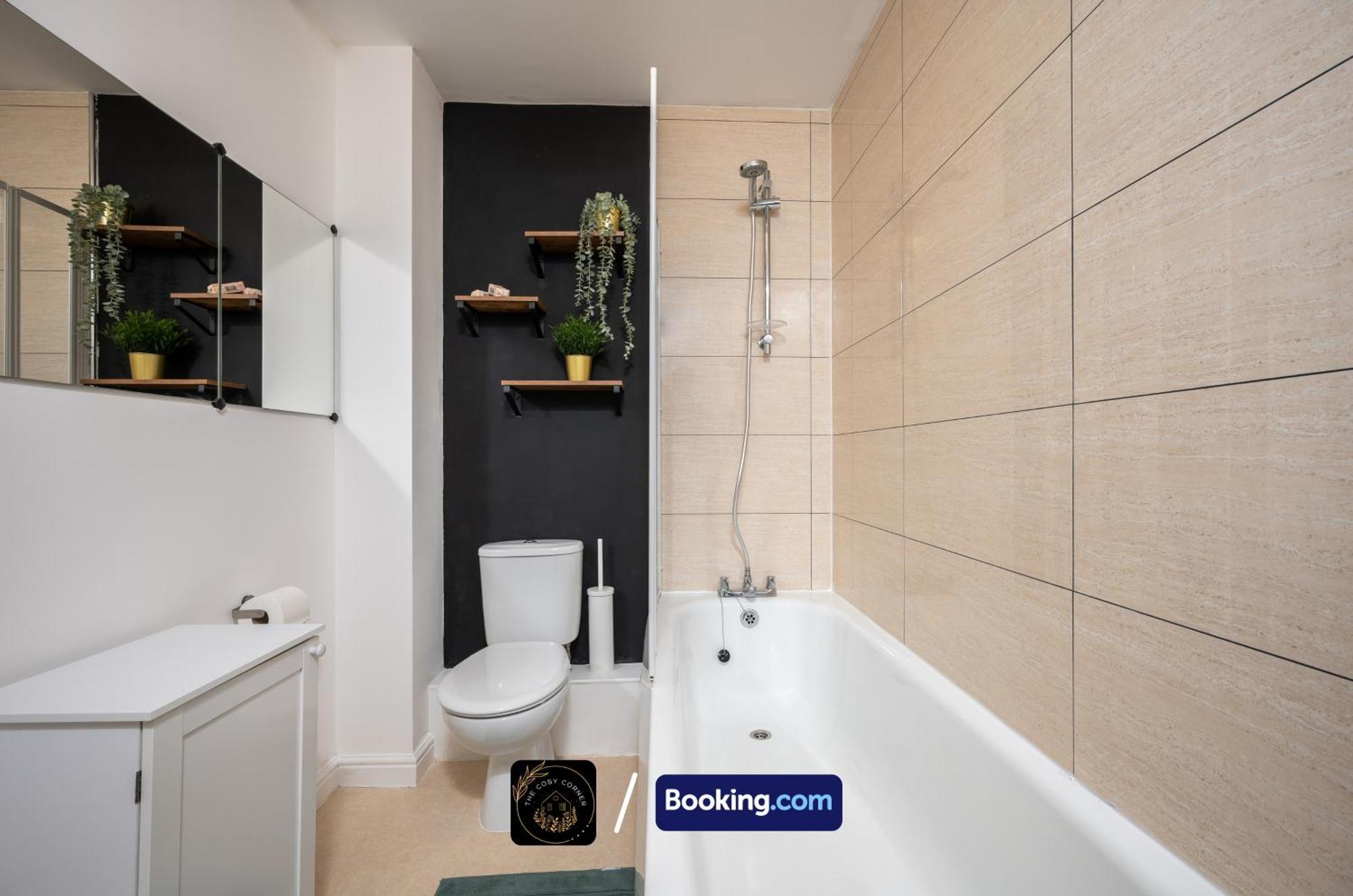 Appartement Cosy 4-bed House, Garden, Free Parking & Wifi *