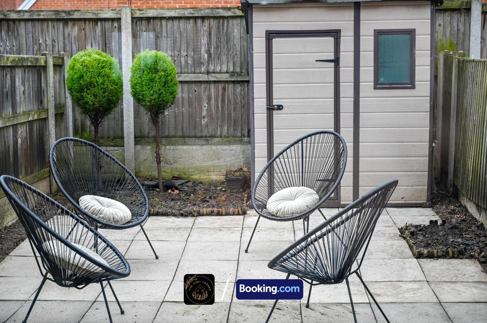 Cosy 4-bed House, Garden, Free Parking & Wifi *