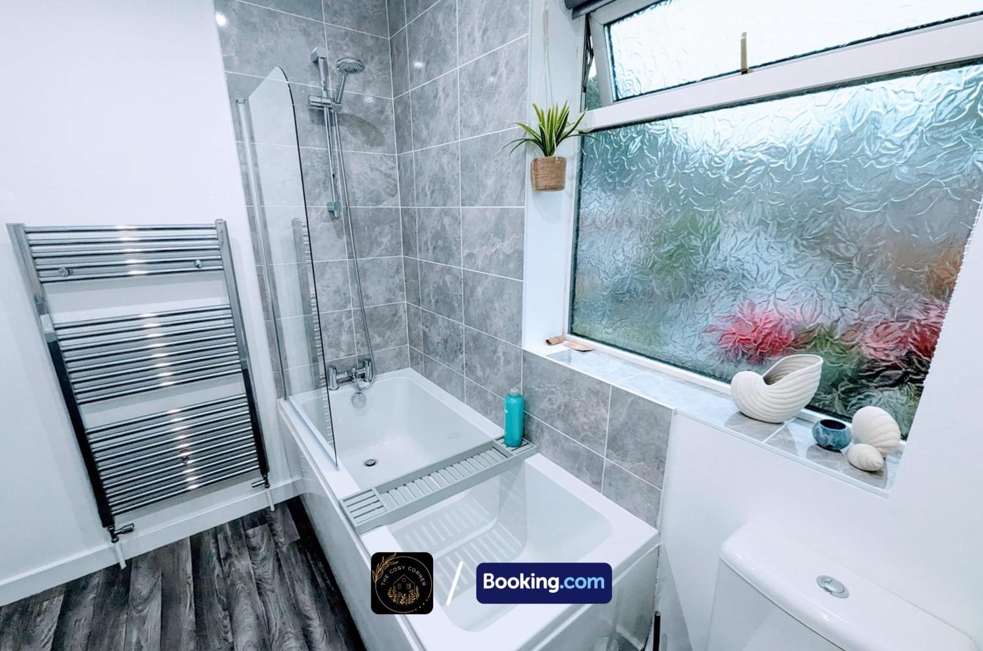 Cosy Corner: 4-bedroom Serviced House With Free Parking Manchester