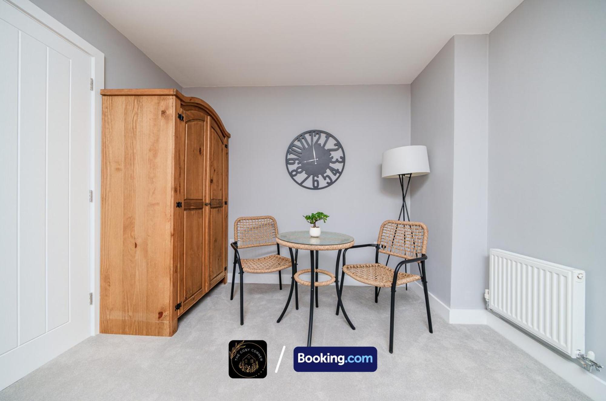 Cosy Corner: 3-bedroom House With Free Parking Near Hospital Apartment Manchester