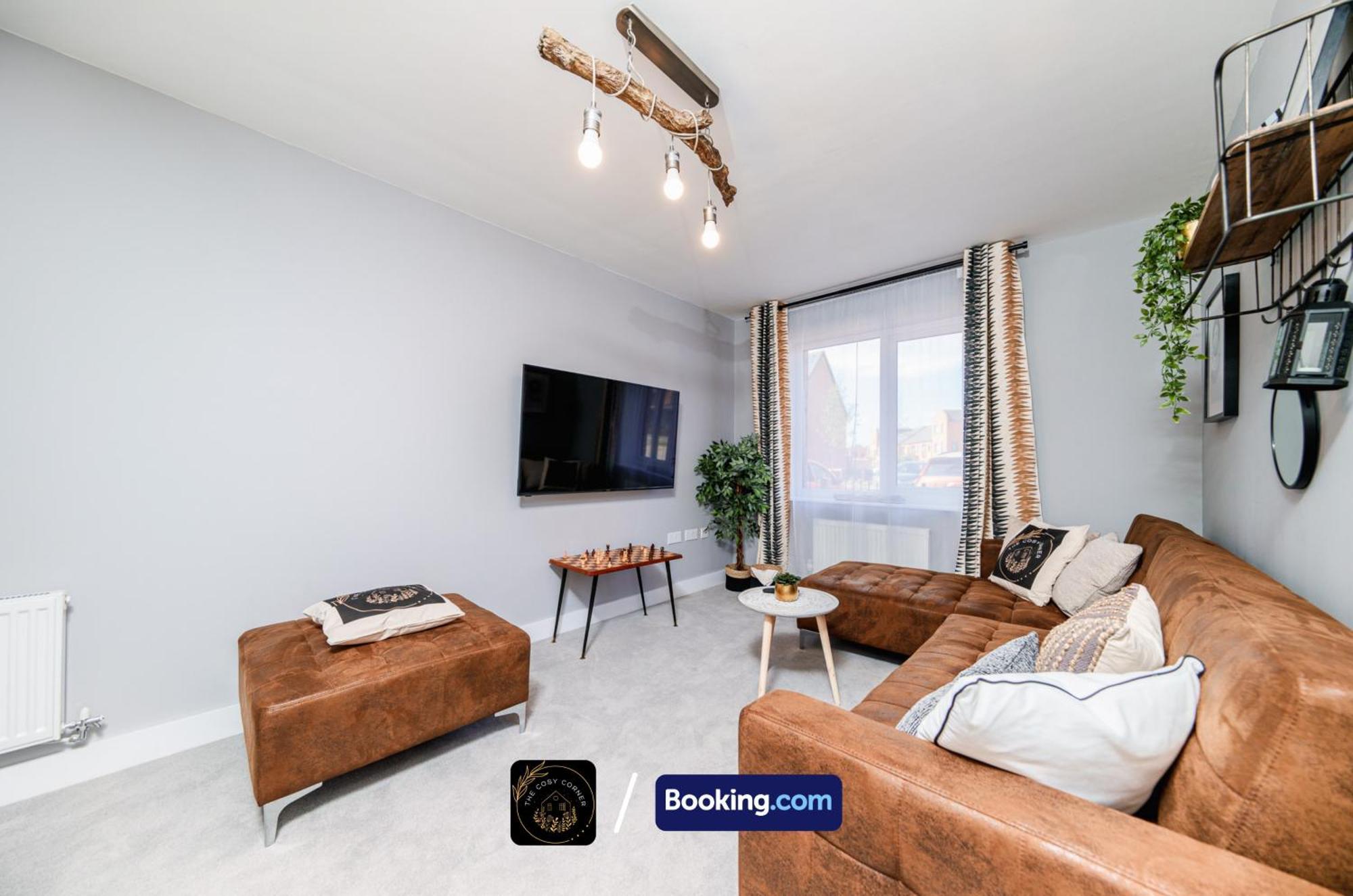 Cosy Corner: 3-bedroom House With Free Parking Near Hospital
