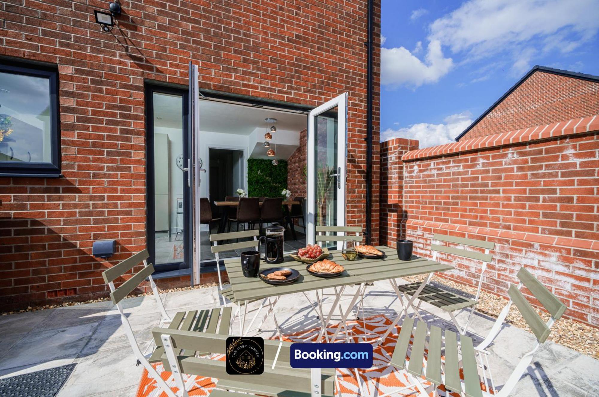 Cosy Corner: 3-bedroom House With Free Parking Near Hospital *