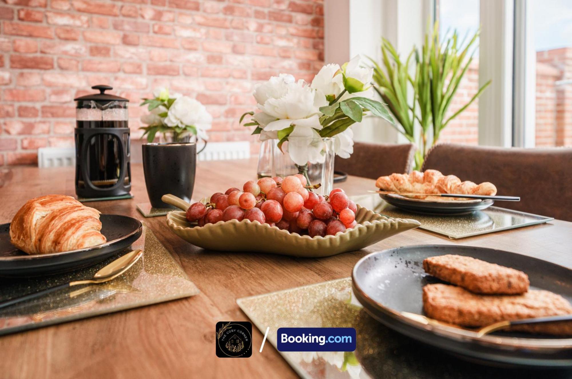 Cosy Corner: 3-bedroom House With Free Parking Near Hospital Apartment