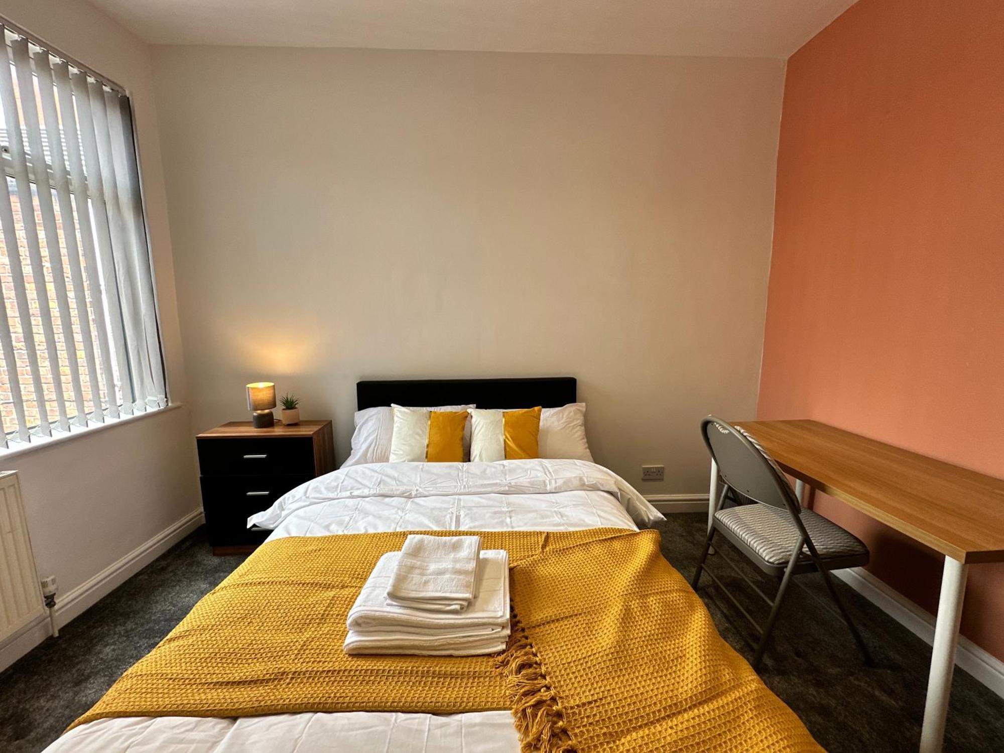 Daisybank Co-Living - Private Room Self-Cater Vakantiehuis Manchester