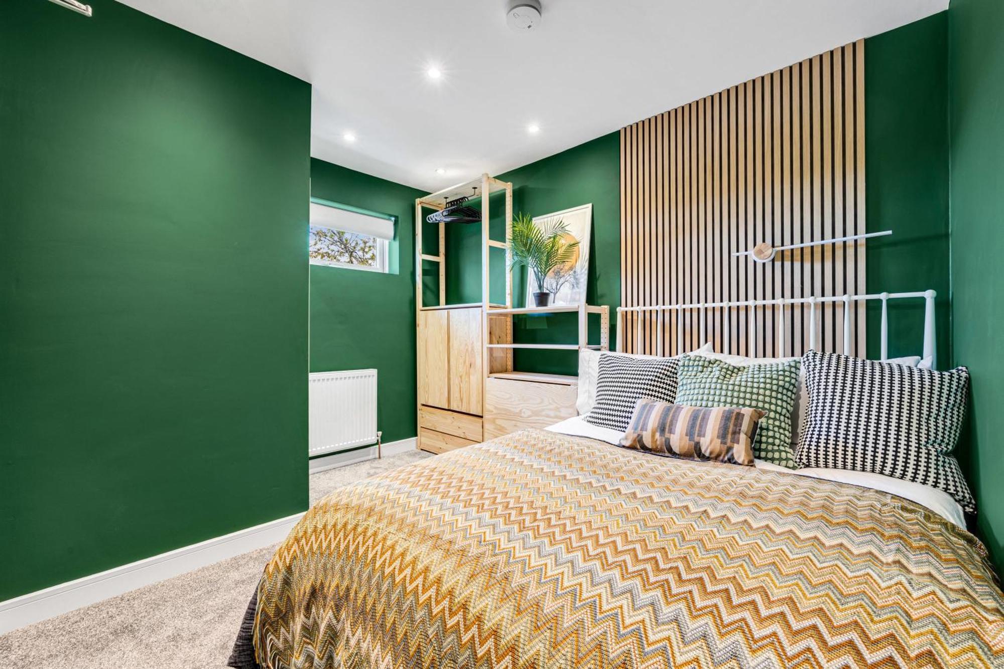 Double Within Intimate Shared Home, Tranquil Quayside Escape- Free Parking Holiday home