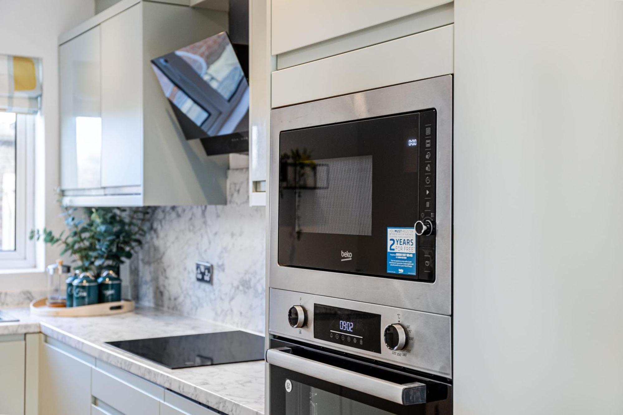 Quayside Escape-ensuite Tranquil Within An Intimate Shared With Free Parking