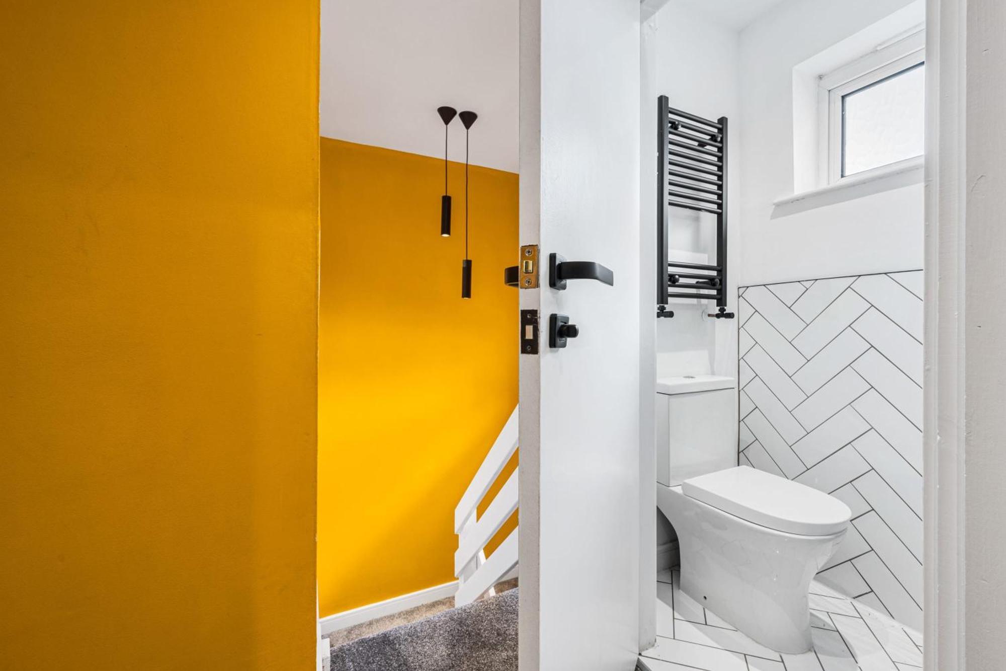Quayside Escape-ensuite Tranquil Within An Intimate Shared With Free Parking * Manchester