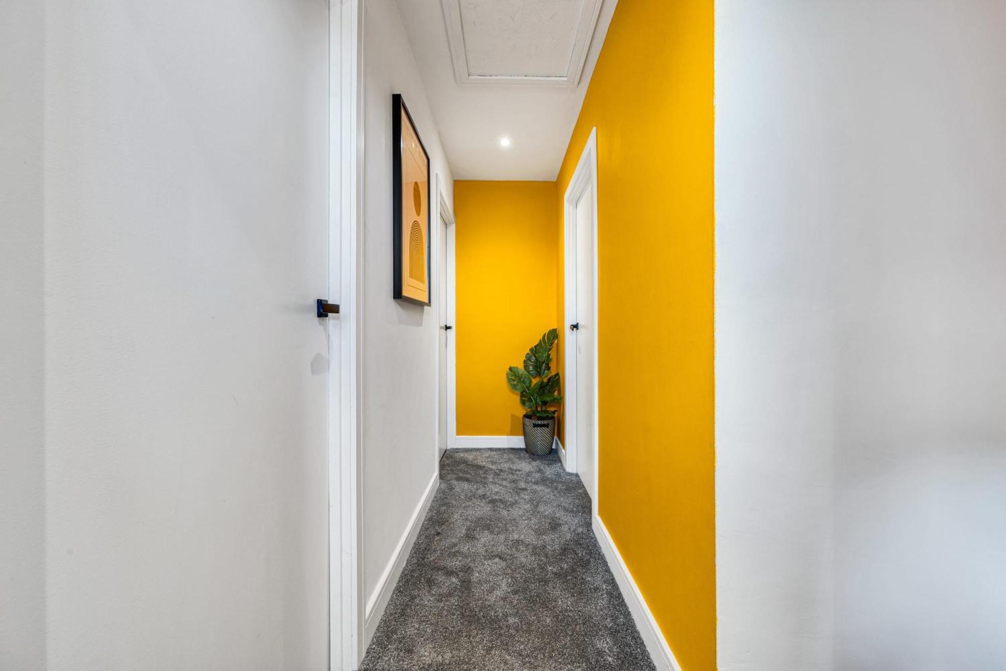 Quayside Escape-ensuite Tranquil Within An Intimate Shared With Free Parking Vakantiehuis Manchester