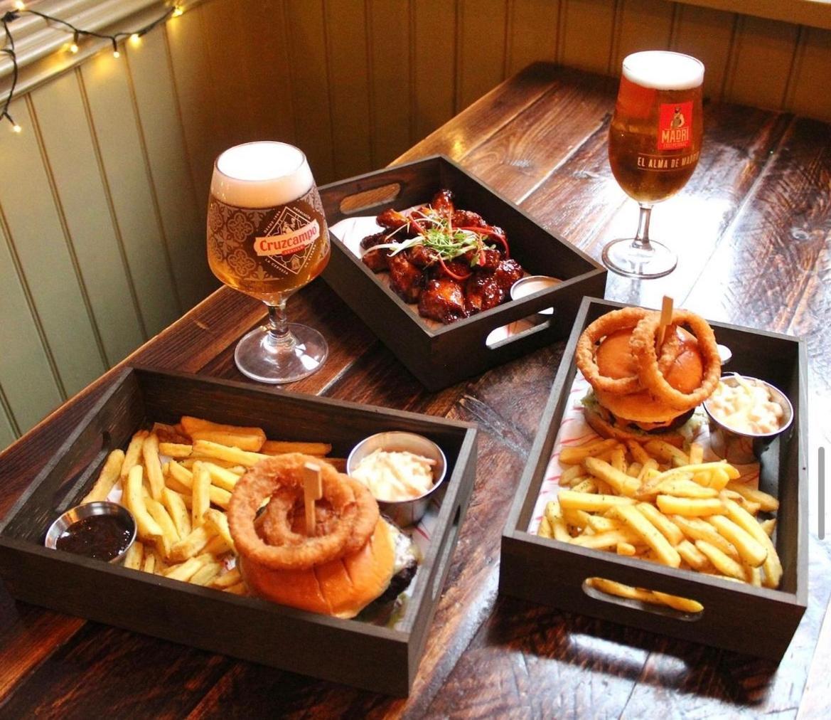 Black Lion 4* Manchester