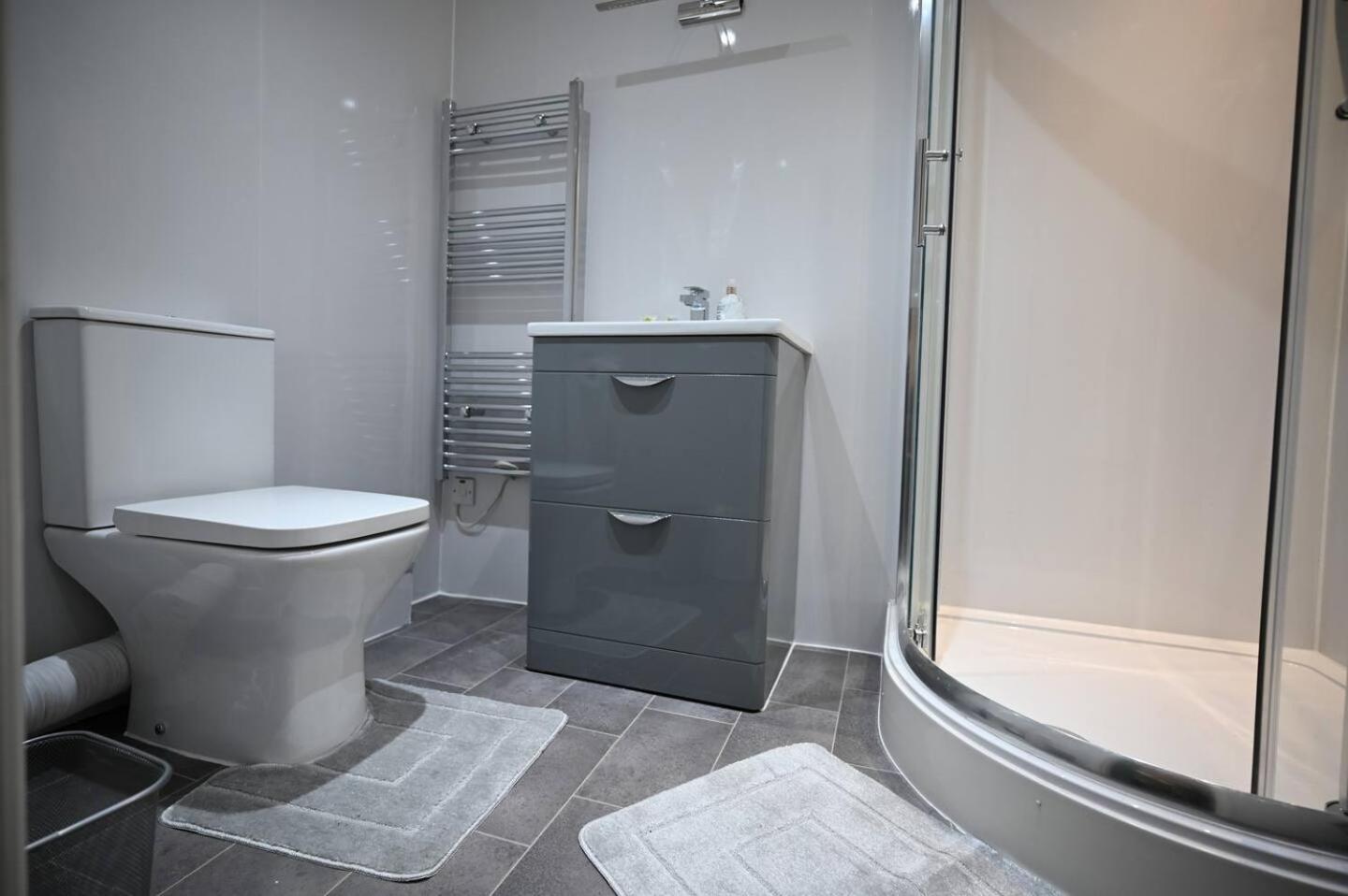 Spacious Studio Near Christie Hospital *