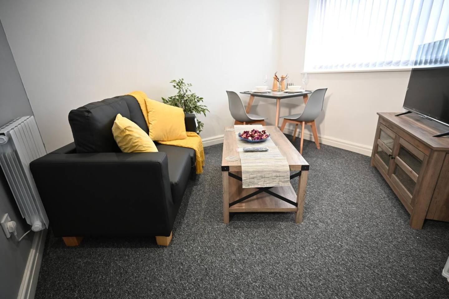 Spacious Studio Near Christie Hospital * Manchester