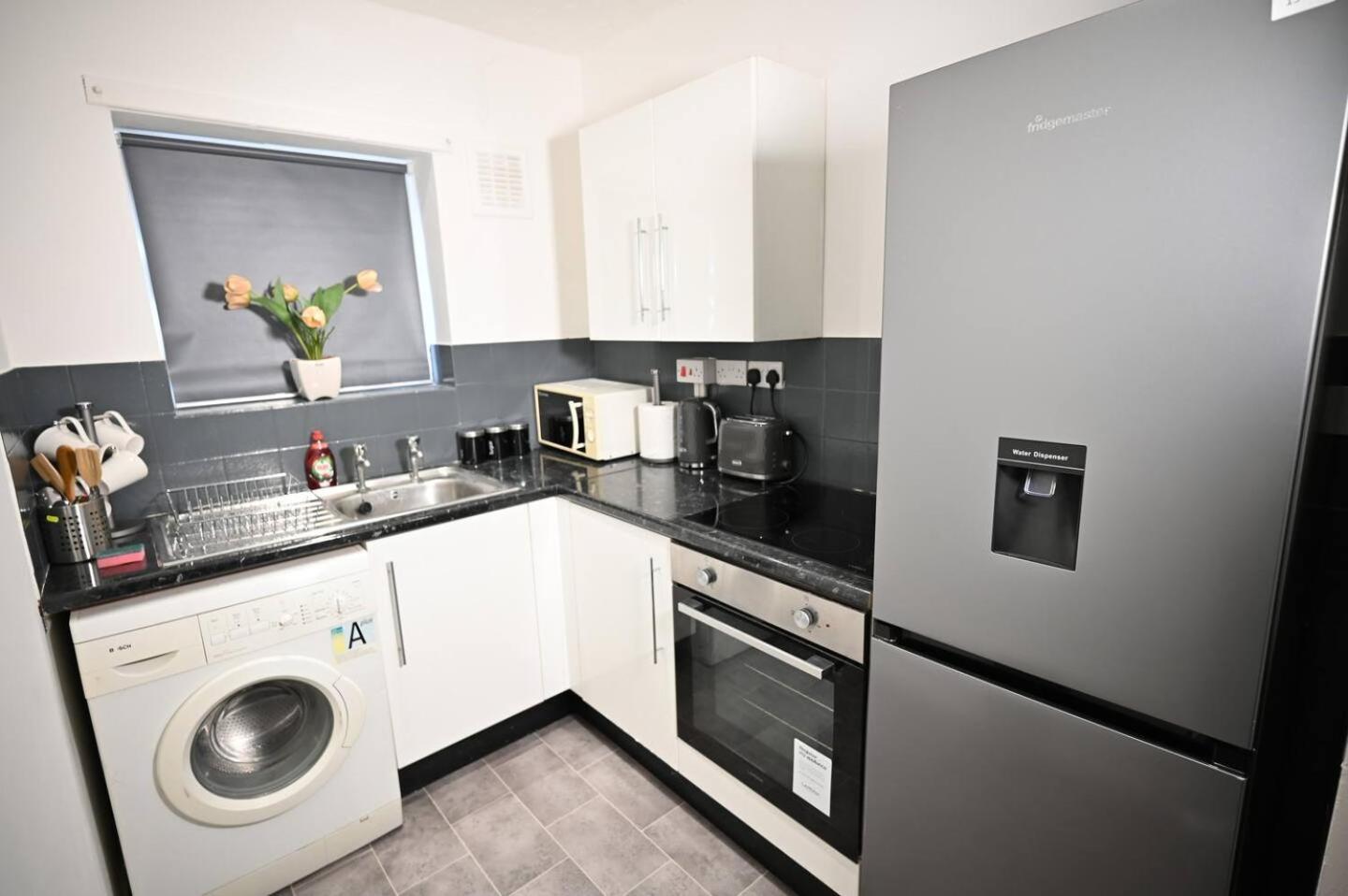 Spacious Studio Near Christie Hospital