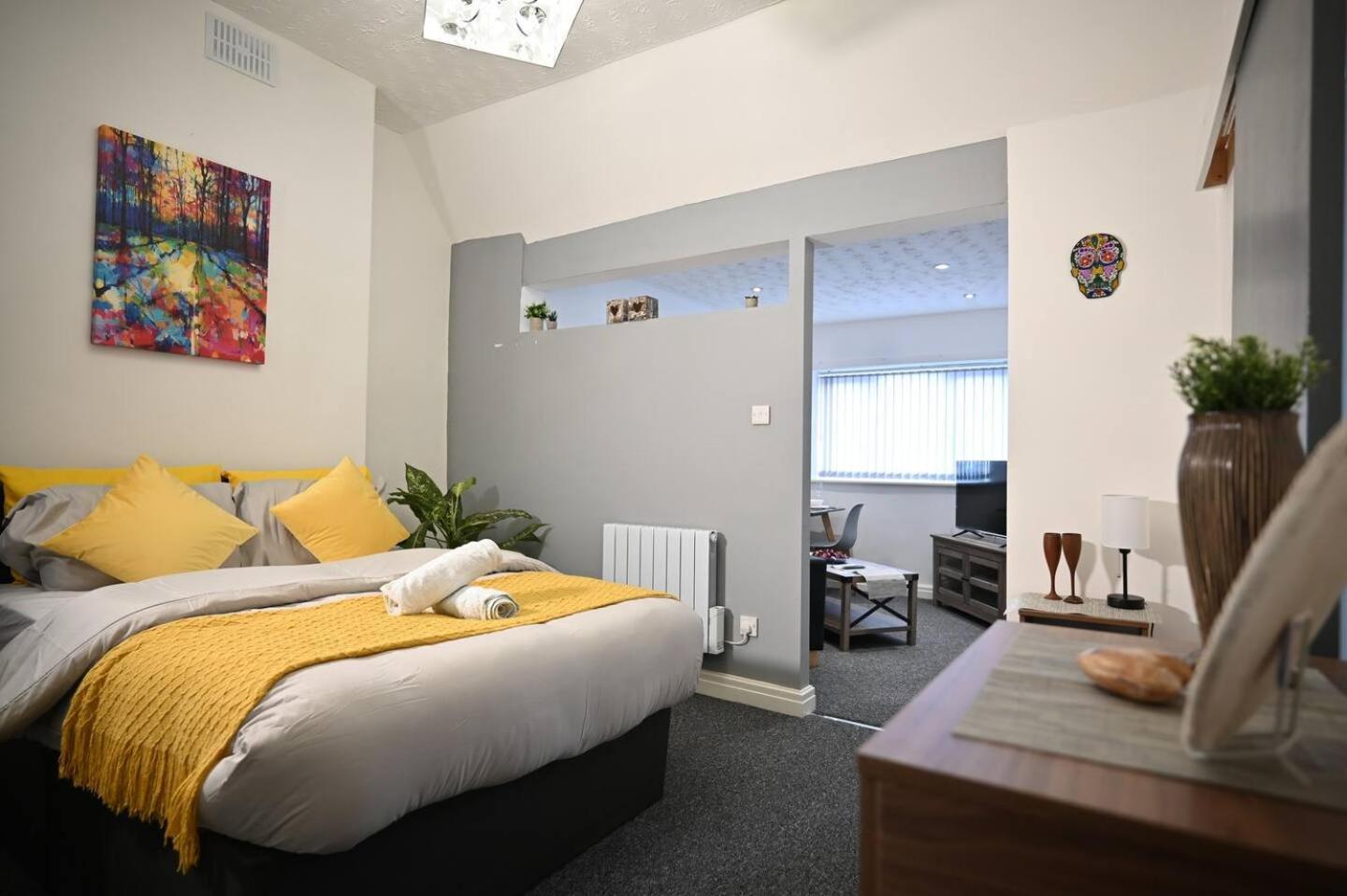 Spacious Studio Near Christie Hospital * Manchester