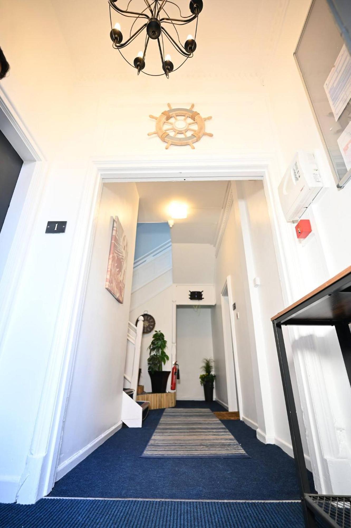 Spacious Studio Near Christie Hospital Apartment Manchester