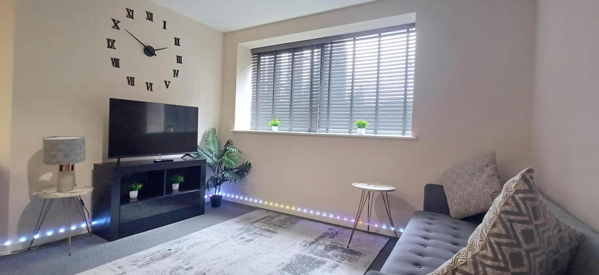 Sandringham 1 King Bed With Sofabed Apartment