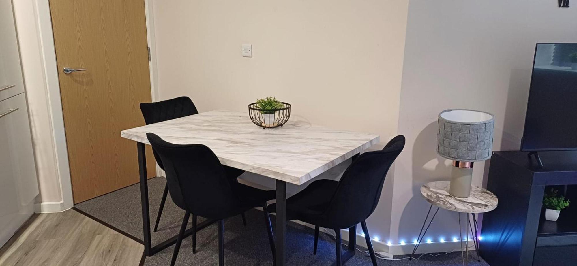 Sandringham 1 King Bed With Sofabed * Manchester