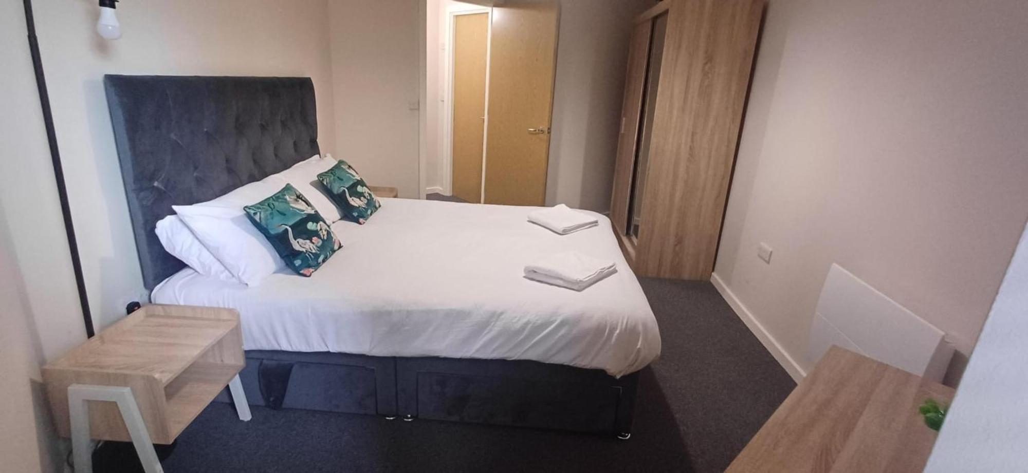 Sandringham 1 King Bed With Sofabed Apartment