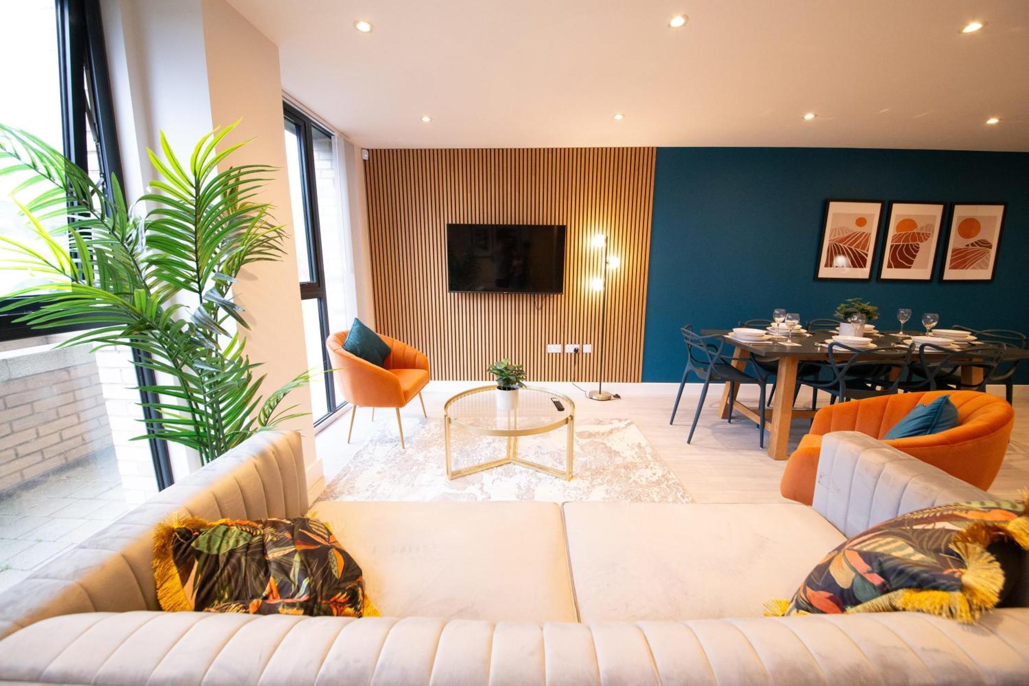 Apartment Stunning 3 Bedroom *