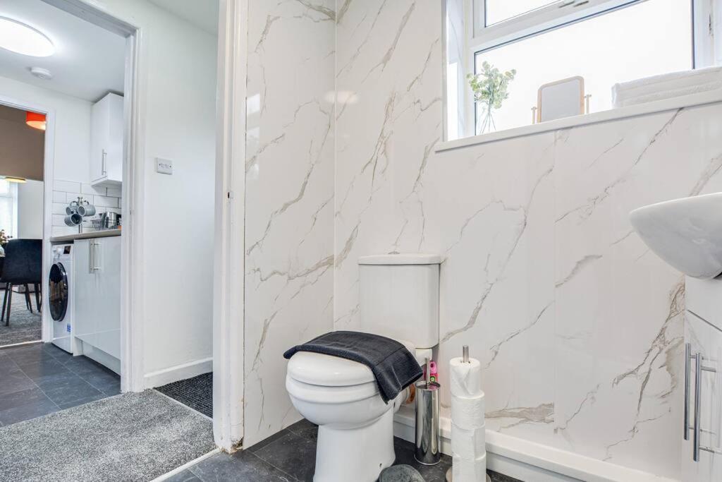Stylish & Vibrant 2 Bedroom Holiday home Manchester