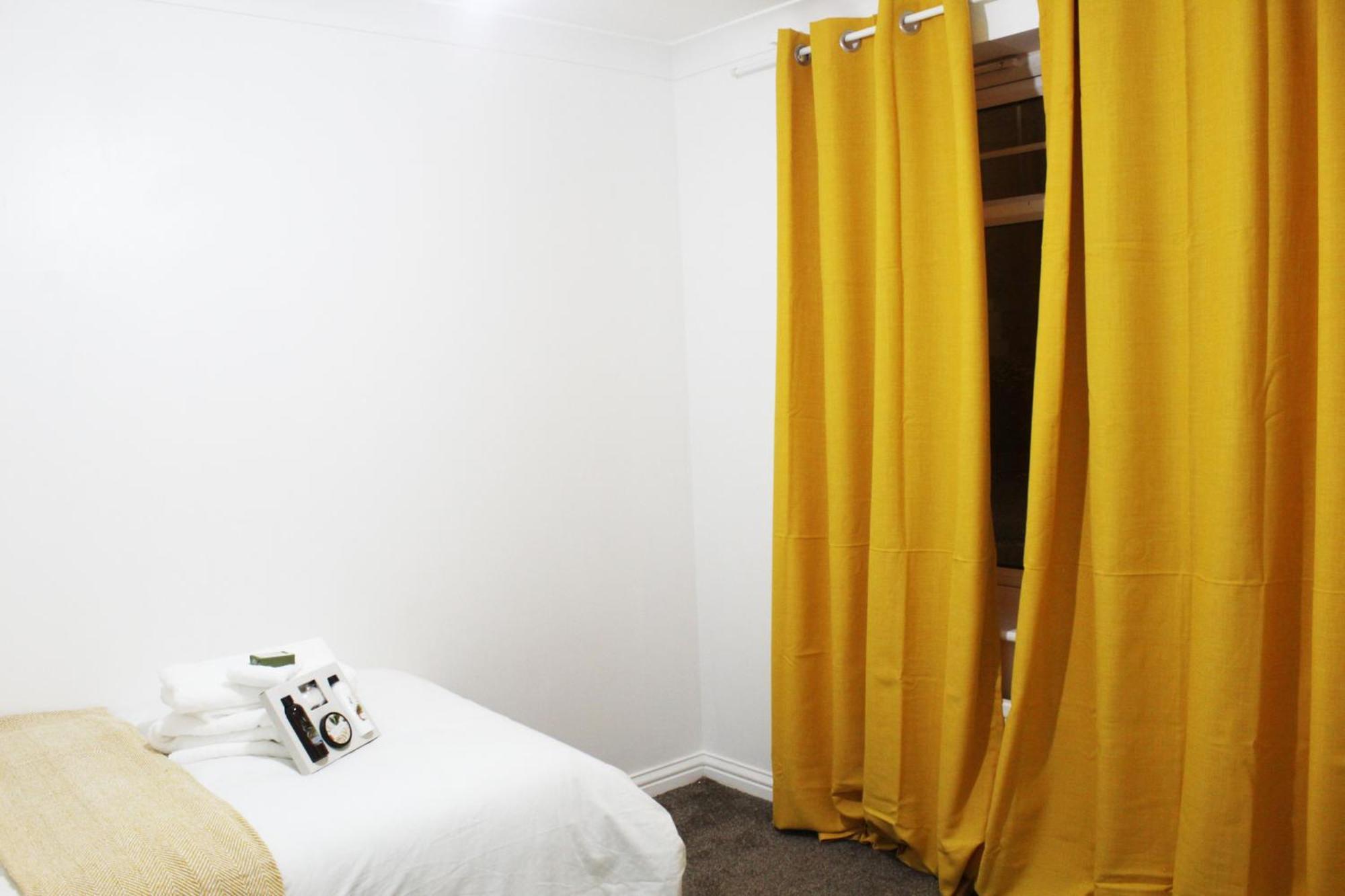 Cosy Spacious 4 Bedroom Town House With Shared Bathrooms, Living Space, Kitchen And Garden Appartement *