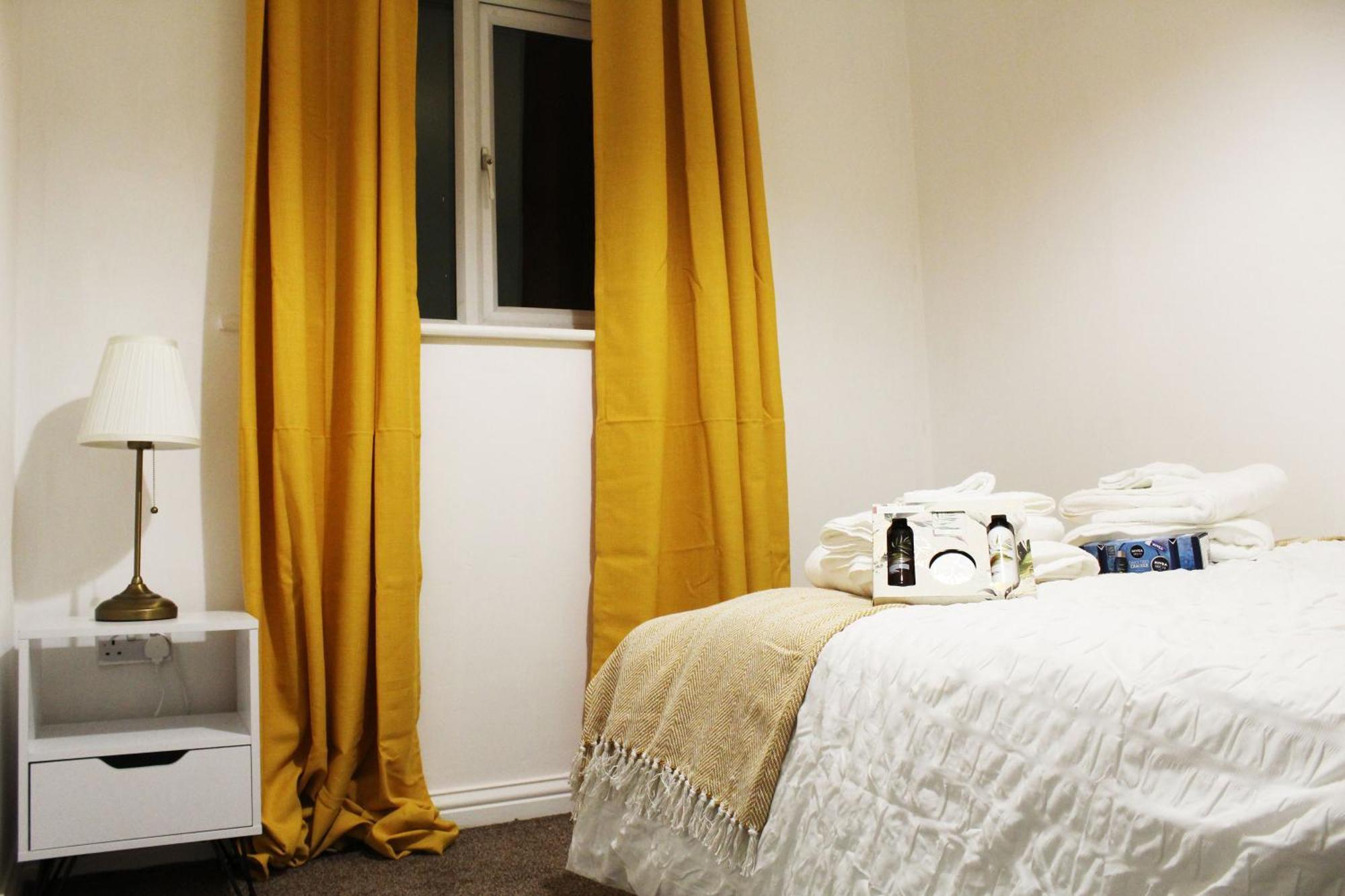 Appartement Cosy Spacious 4 Bedroom Town House With Shared Bathrooms, Living Space, Kitchen And Garden Manchester