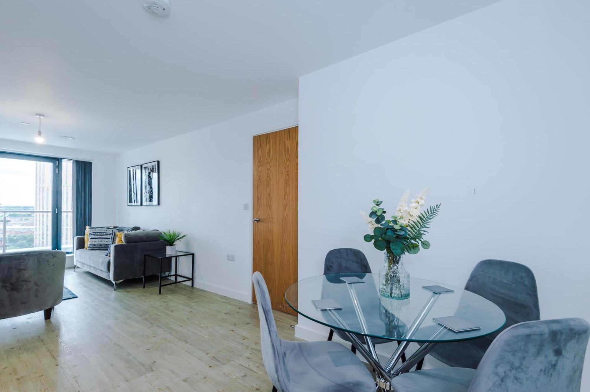 Apartment Panoramic Quayside View