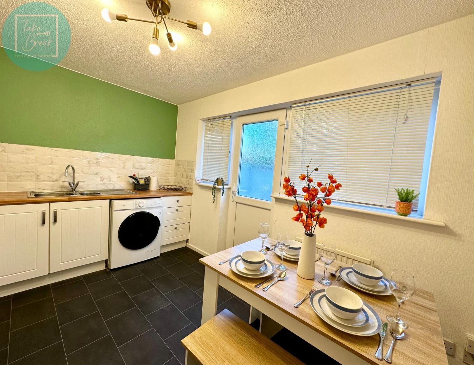 Chic 2br Swinton Gem For Families & Couples Trafford Centre Nearby Manchester