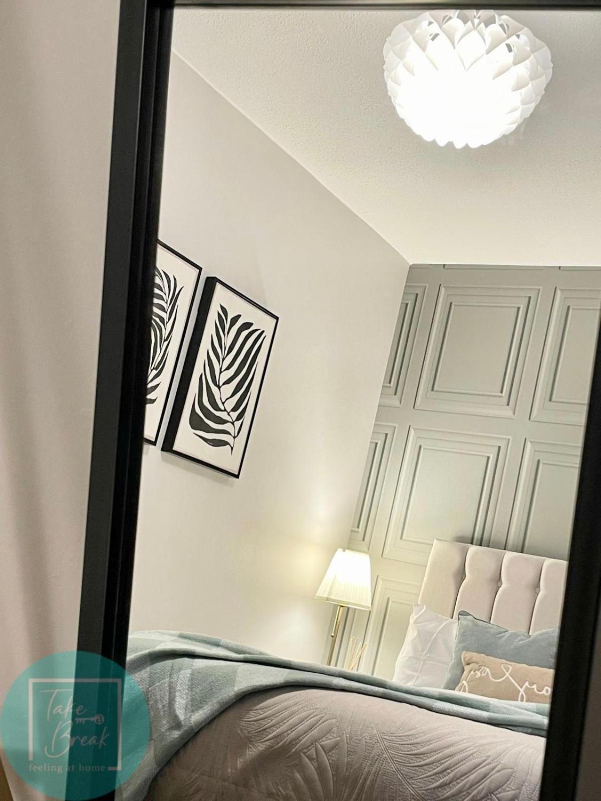 Chic 2br Swinton Gem For Families & Couples Trafford Centre Nearby *