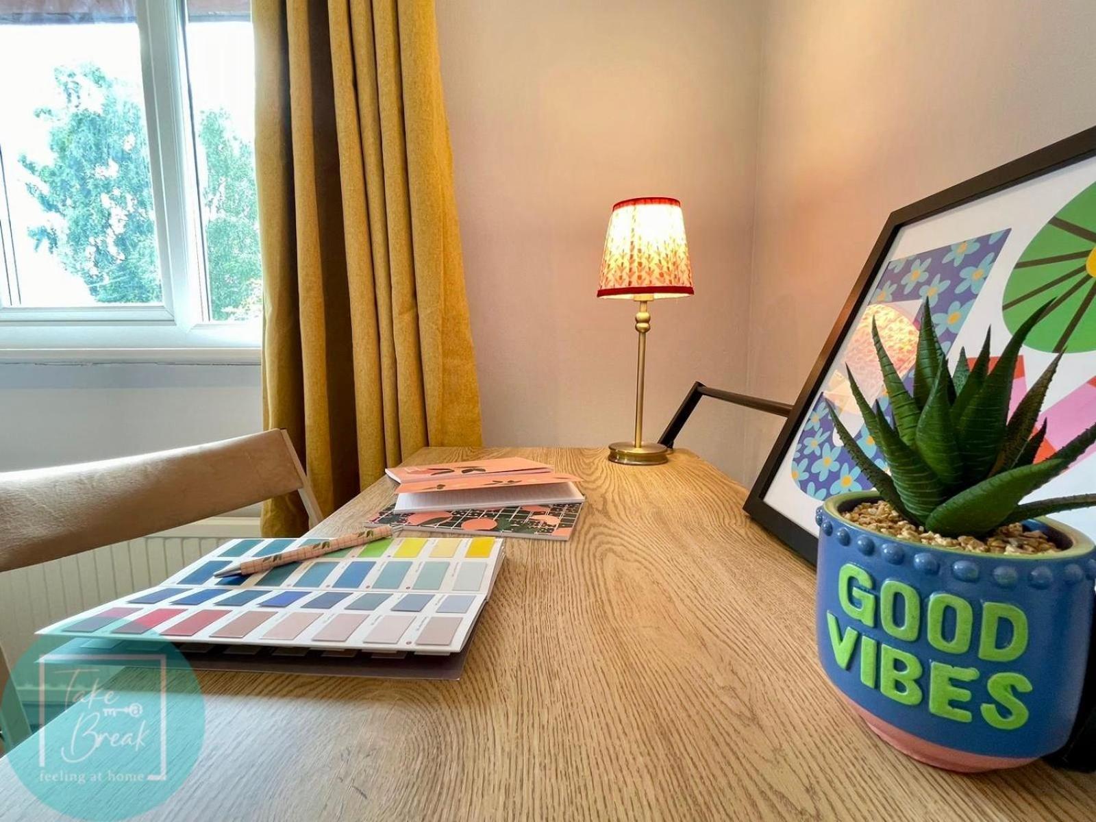 Apartment Chic 2br Swinton Gem For Families & Couples Trafford Centre Nearby *