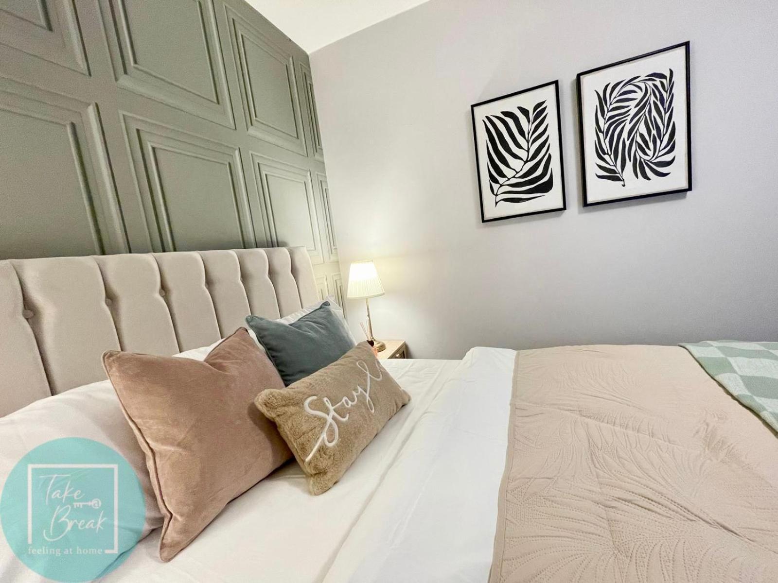 Chic 2br Swinton Gem For Families & Couples Trafford Centre Nearby *
