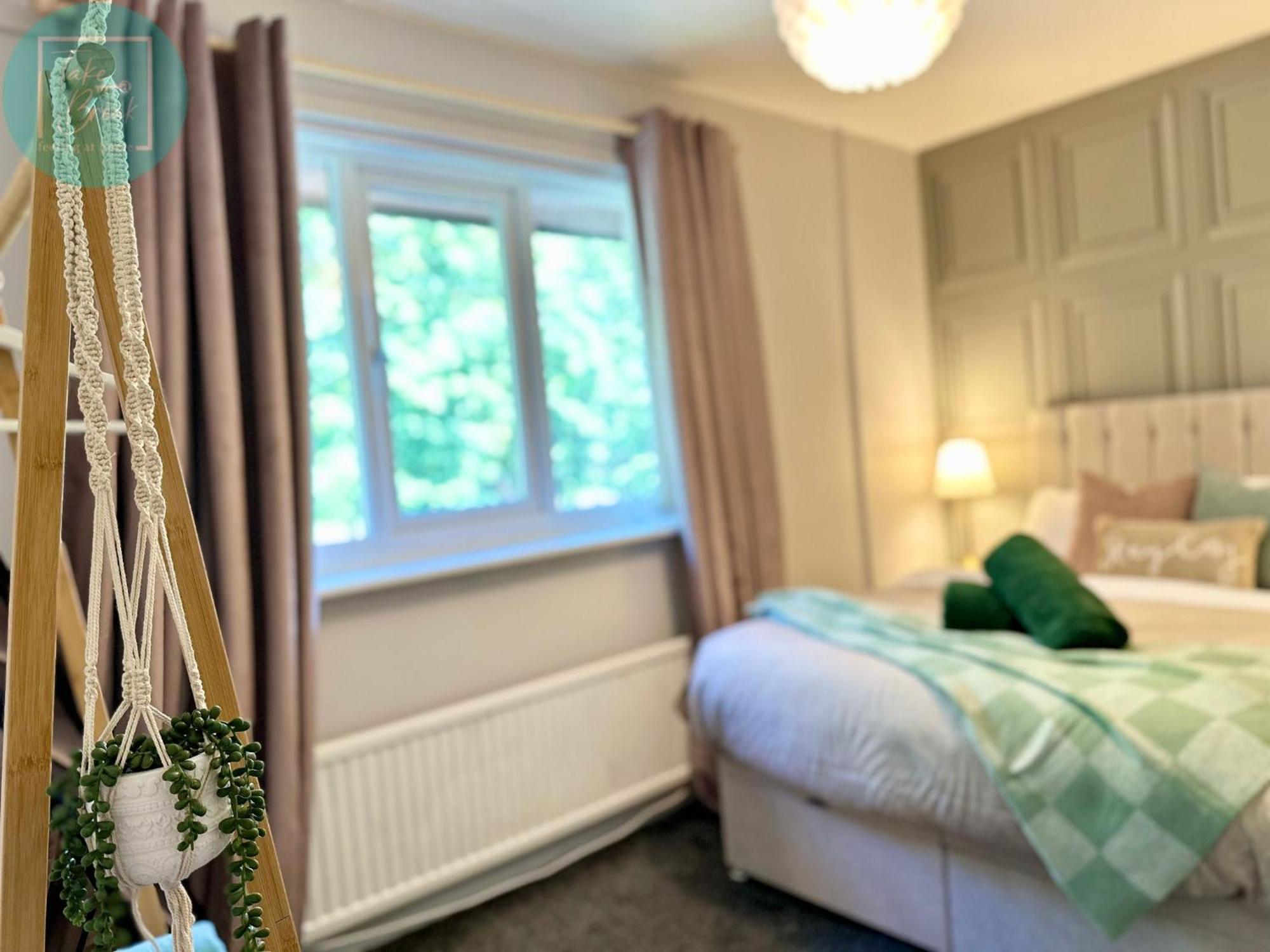 Chic 2br Swinton Gem For Families & Couples Trafford Centre Nearby Manchester