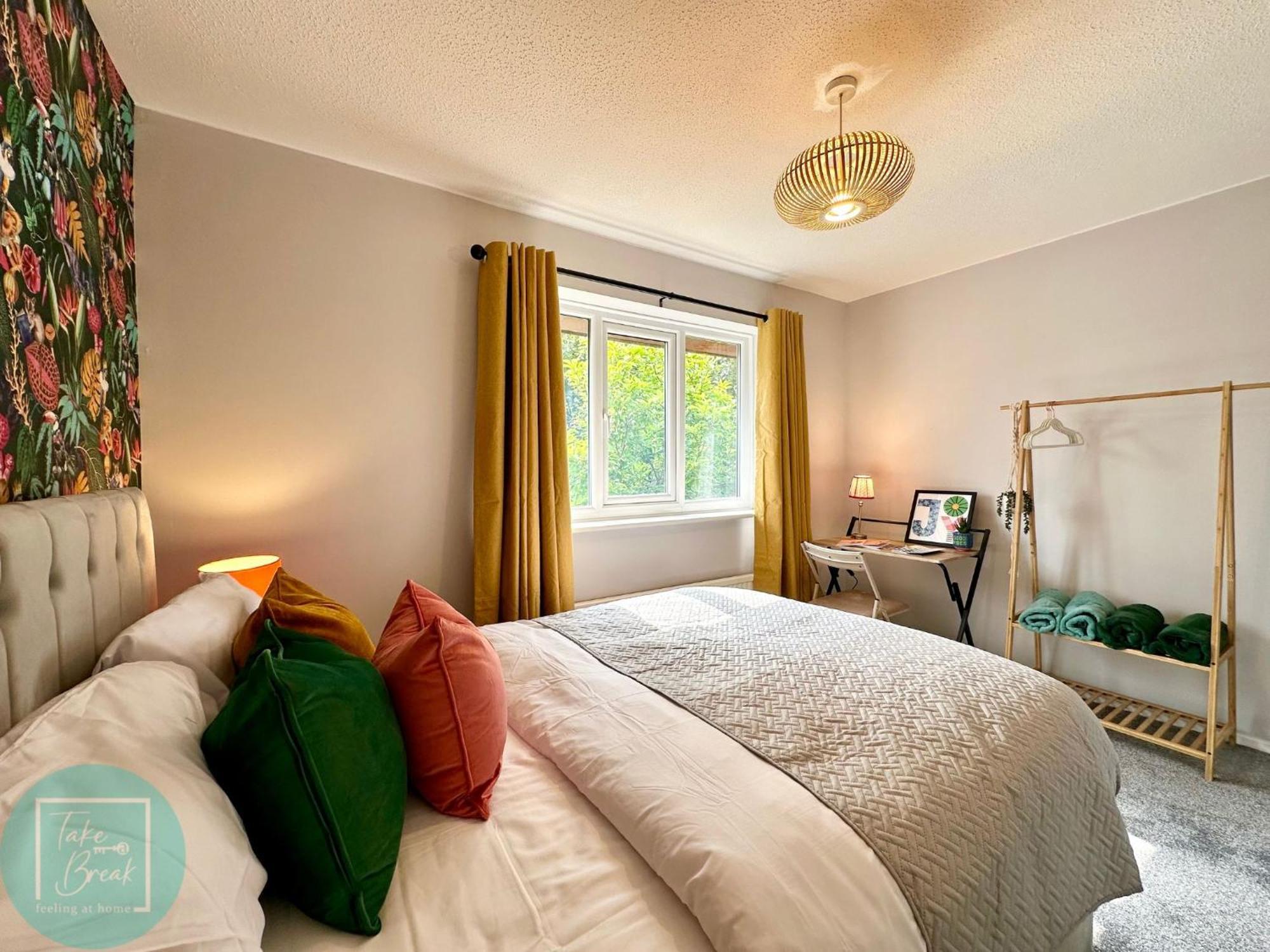 Chic 2br Swinton Gem For Families & Couples Trafford Centre Nearby * Manchester