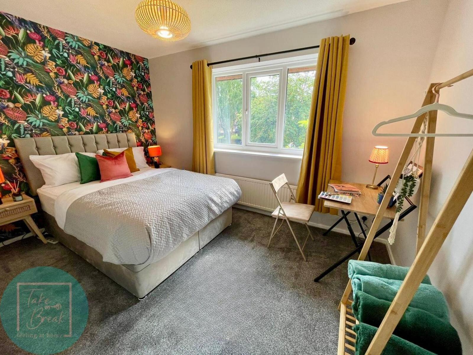 Chic 2br Swinton Gem For Families & Couples Trafford Centre Nearby Apartment Manchester