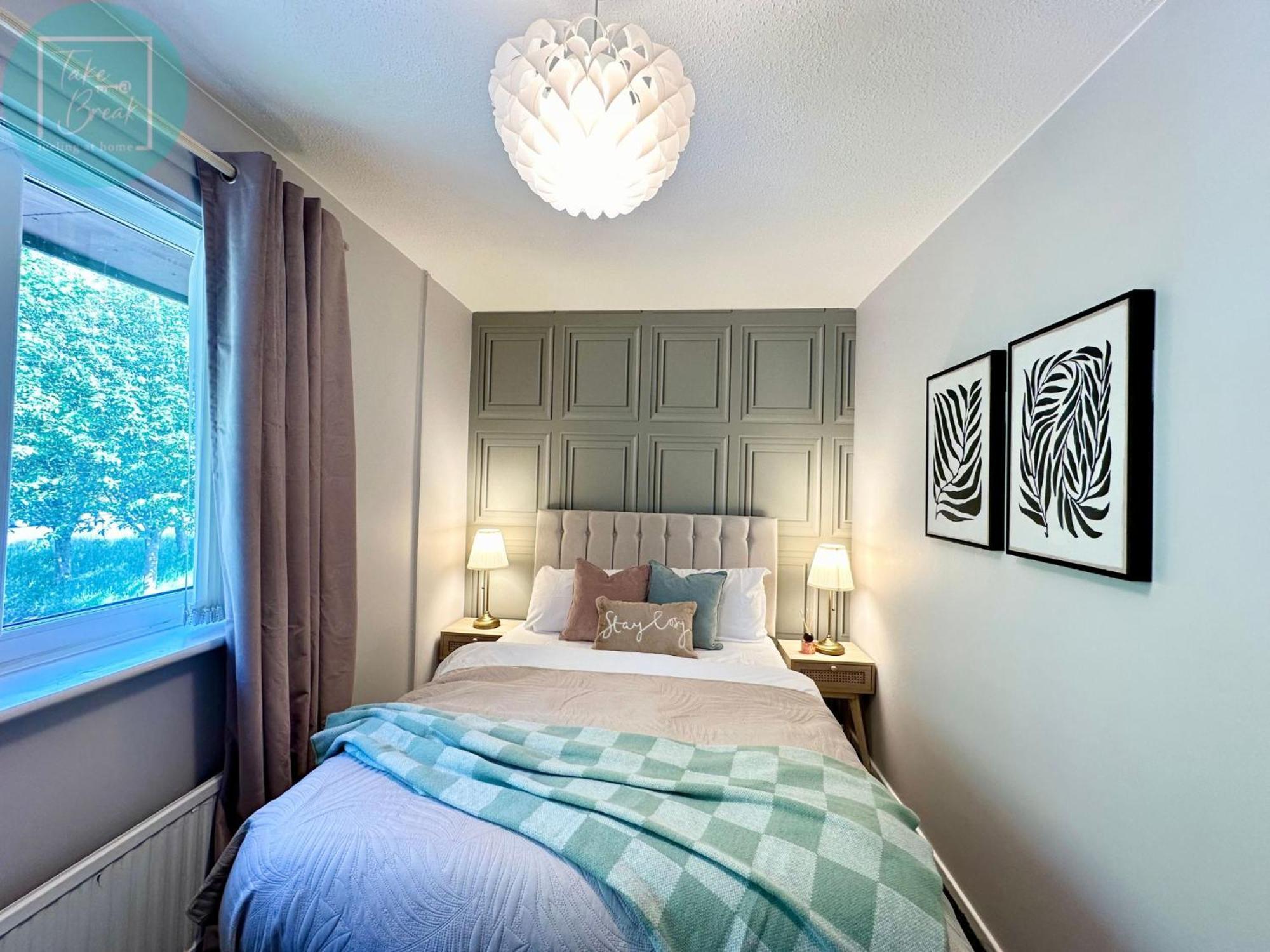 Chic 2br Swinton Gem For Families & Couples Trafford Centre Nearby *