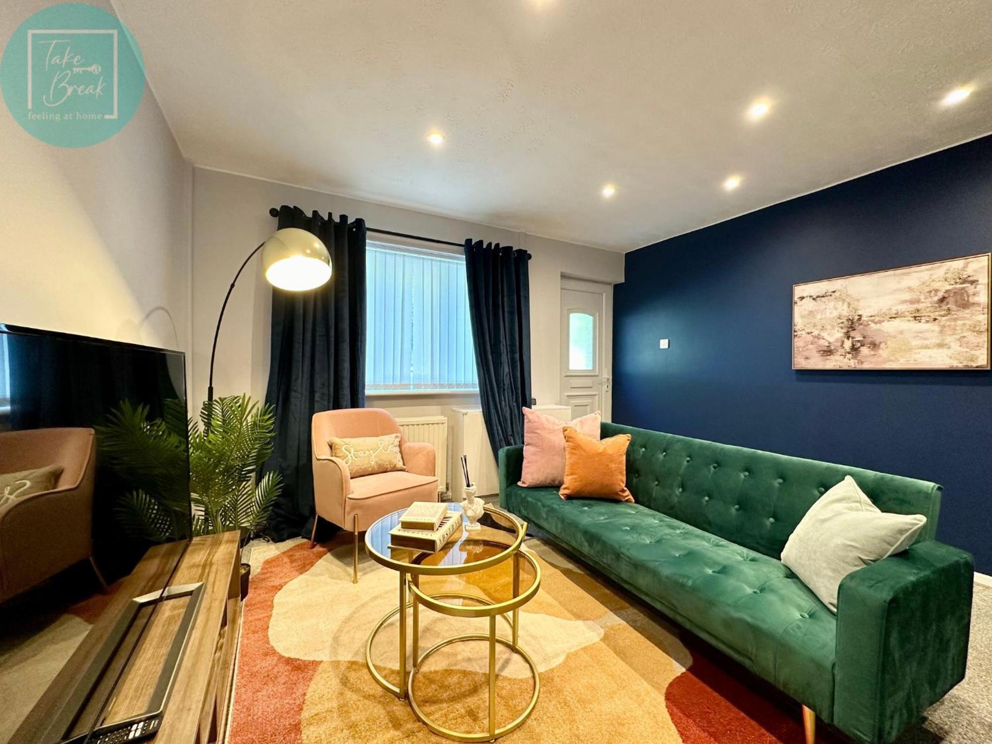 Chic 2br Swinton Gem For Families & Couples Trafford Centre Nearby *