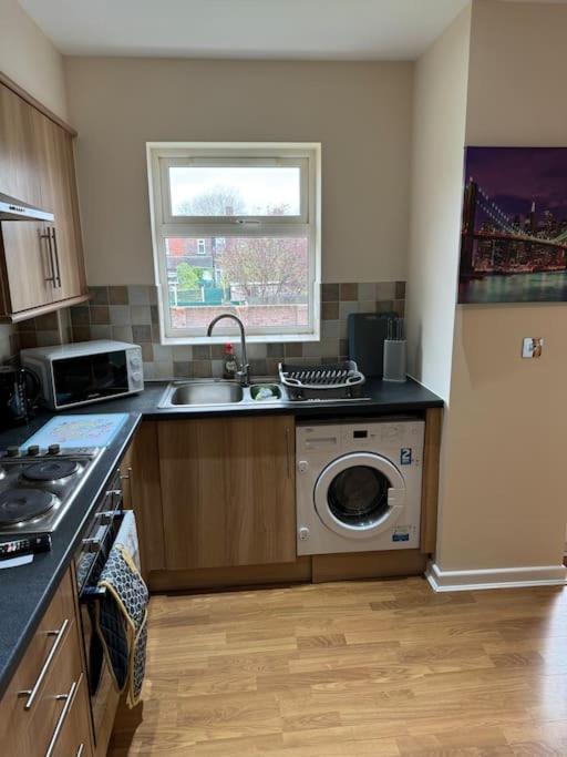Appartement Modern, Quiet, Sleeps 9, Etihad, Coop Live, Manchester